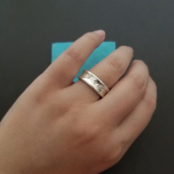 Tiffany & Co. Concave Ring - Picture 2 of 7
